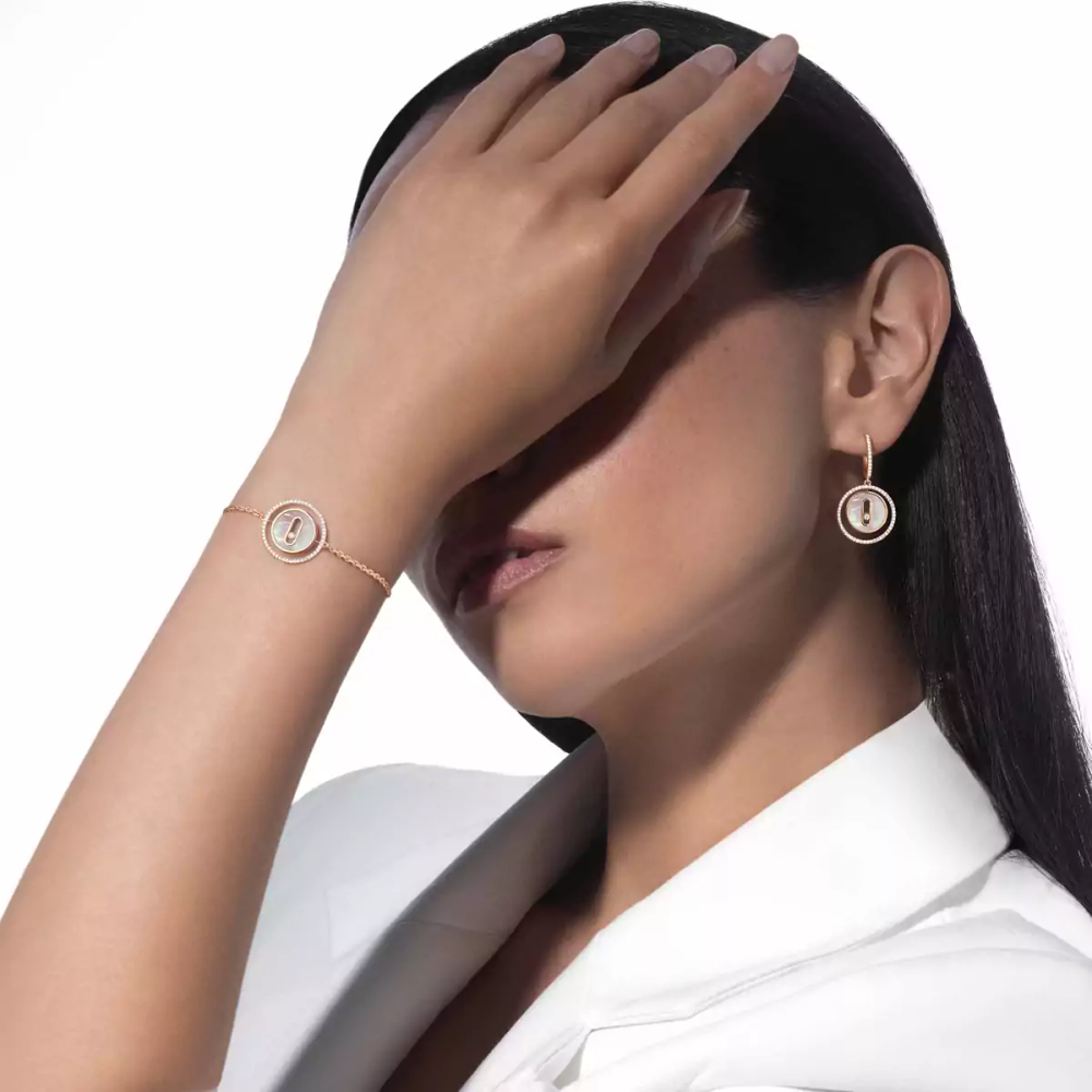 Boucles d'oreilles pendantes Lucky Move nacre blanche