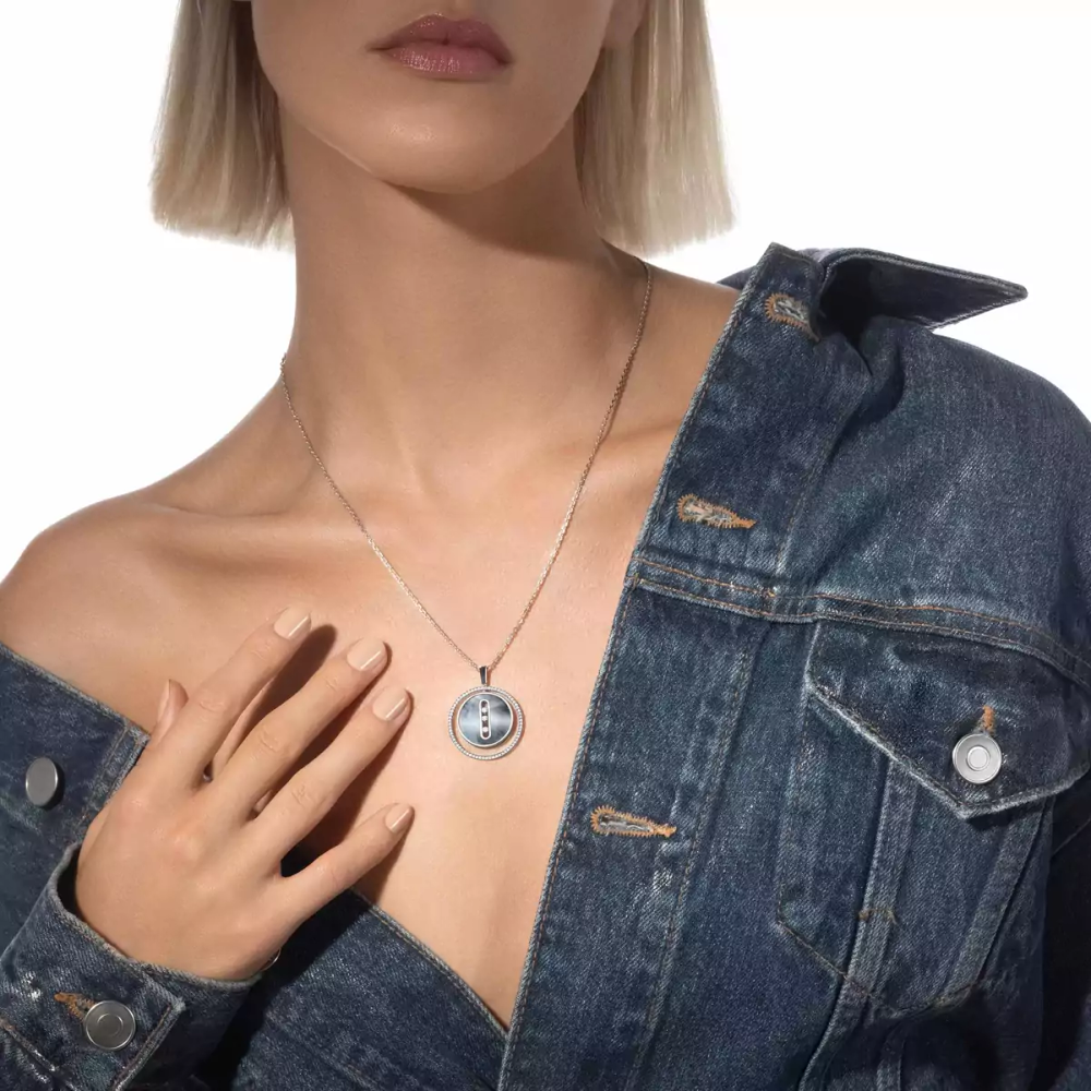 Lucky Move grey mother-of-pearl necklace medium