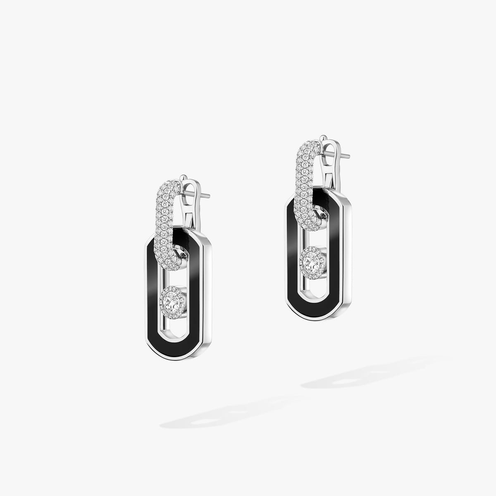 So Move Ohrhänger Onyx So Move Ohrringe aus 18 Karat Weißgold und Onyx mit Diamanten ausgefasst und mit einem beweglichen Diamanten im Brillantschliff in der Mitte, von einer Diamantumrandung in Szene gesetzt.