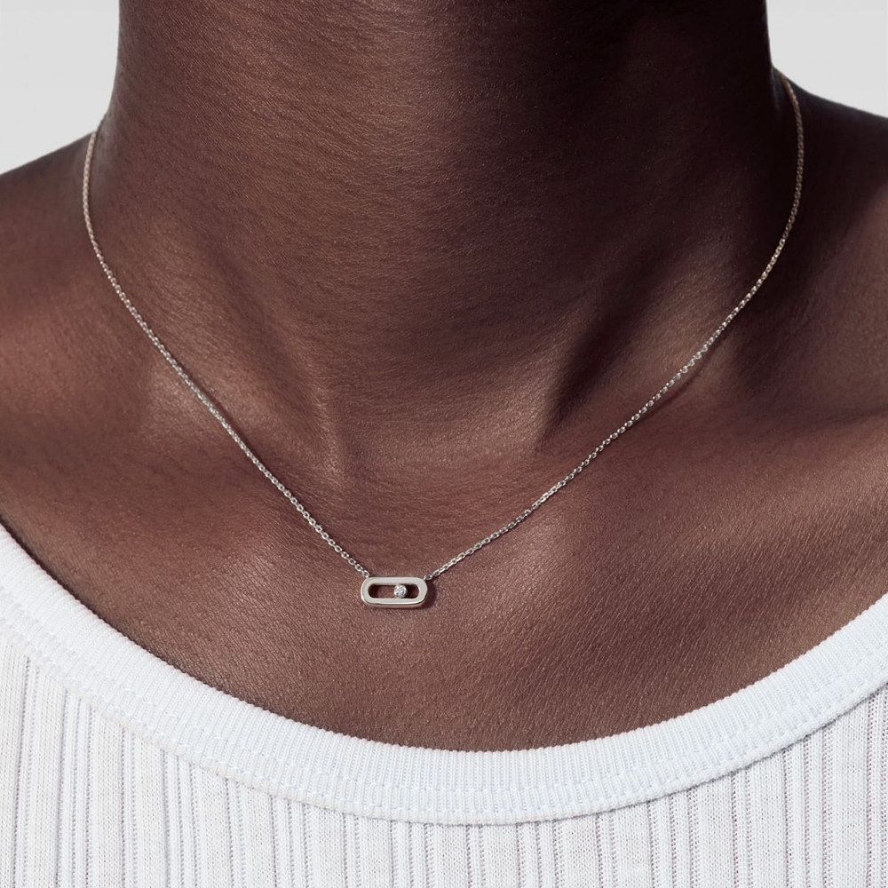 Collier Move Uno, mini modèle Collier Move Uno en or blanc 18 carats, motif serti d'un diamant mobile taille brillant en son centre.
